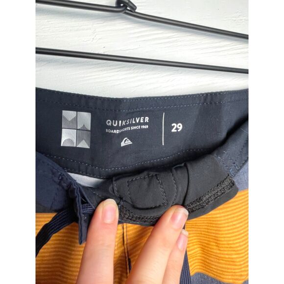 Quiksilver Swim Trunks Men’s Size 29 Yellow Navy Stripe Board Shorts Surfwear - Picture 3 of 12